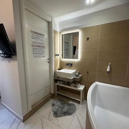Pensjonat Cagliari Love Suite 4*